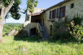 Mas provençal isolé en pleine nature